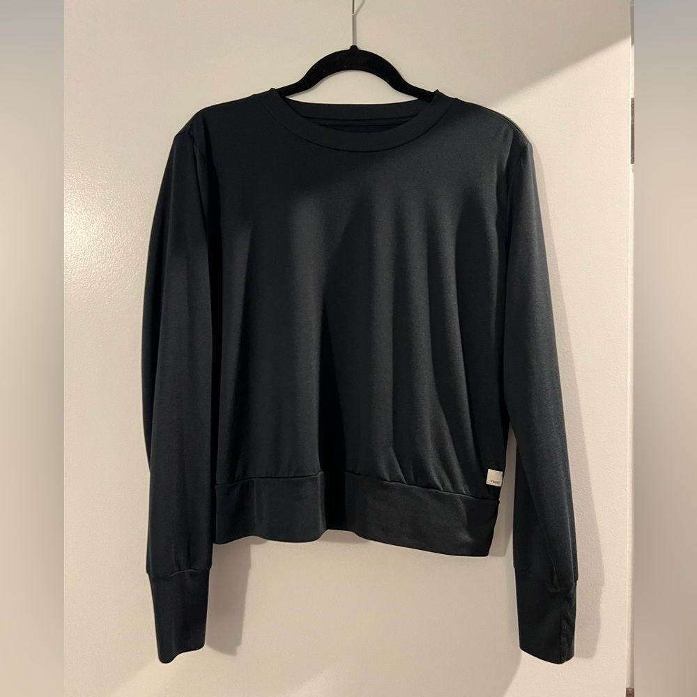 Vuori Women's Long Sleeve Top, Daydream Crew,  color Black Heather, size Large.